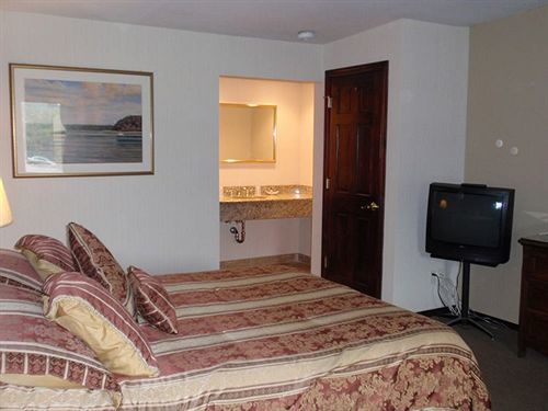 Chalet Inn & Suites Centerport Exteriér fotografie