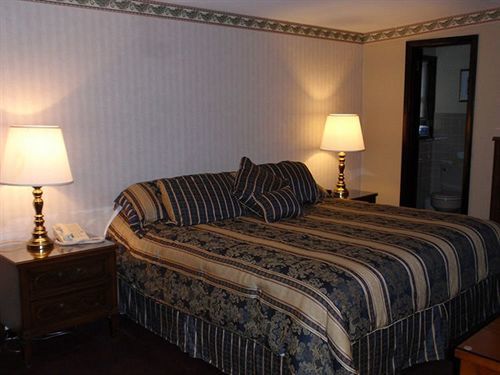 Chalet Inn & Suites Centerport Exteriér fotografie