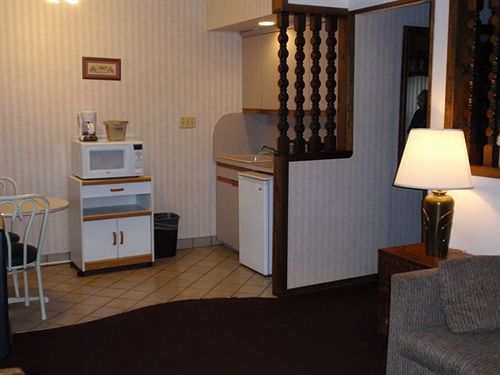 Chalet Inn & Suites Centerport Exteriér fotografie